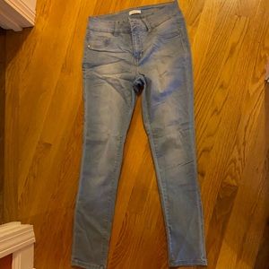 Light wash stretchy jeans